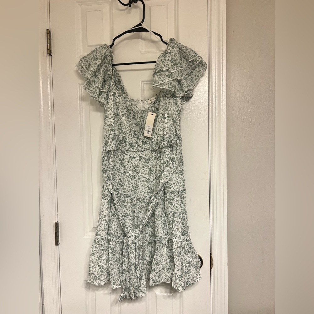 NWT Francesca's Green and White Ruffled Tiered Midi Dress Size L